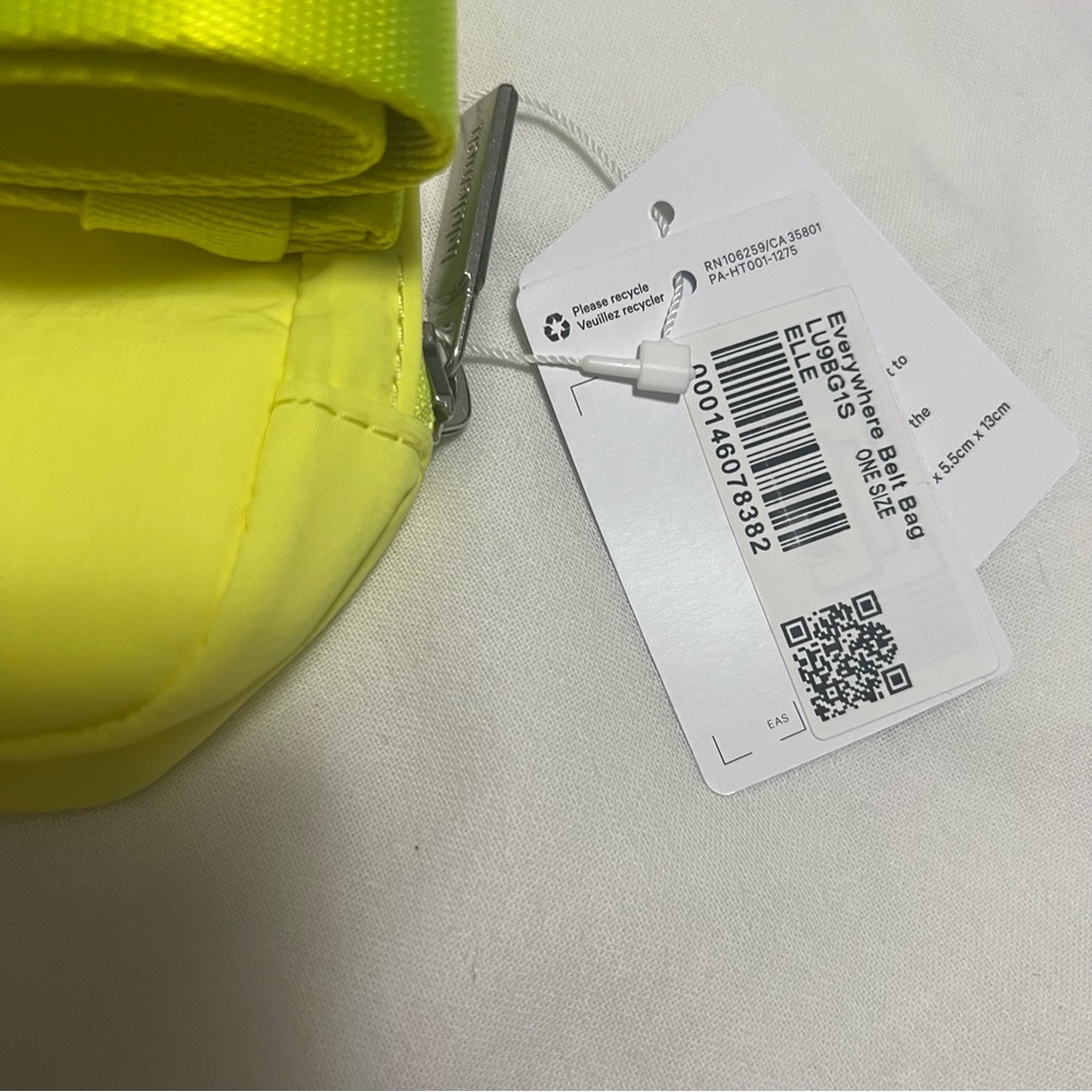 🆕 Lululemon Everywhere Belt Bag - Electric Lemon - Picture 4 of 5